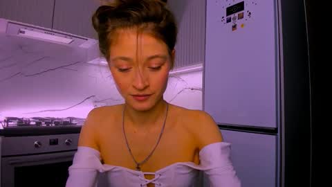 Mia online show from February 22, 2026, 7:45 pm