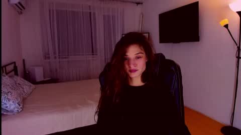 Snapshot of miapaw chatting on July 2, 2026, 7:42 pm Mia online show from July 2, 2026, 7:42 pm