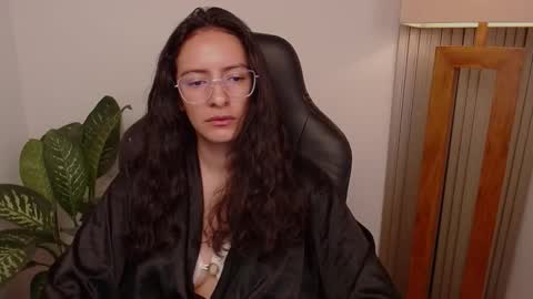 MIAPORTMANN online show from February 16, 2026, 8:21 am