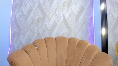 Mia Quevedo online show from February 14, 2025, 9:10 pm