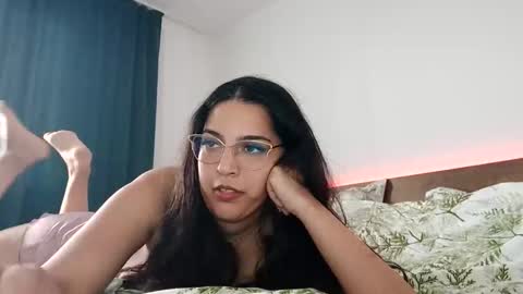 Snapshot of miareys chatting on October 15, 2025, 7:30 am miareys online show from October 15, 2025, 7:30 am