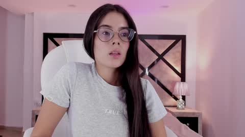 Mia online show from January 15, 2025, 11:19 pm