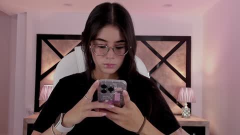 Mia online show from January 16, 2025, 8:03 pm