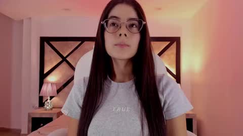 Mia online show from February 14, 2025, 10:58 pm