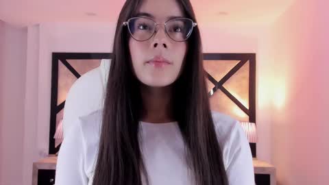 Mia online show from March 3, 2025, 8:43 pm