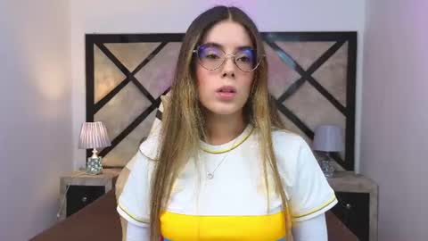 Snapshot of miasilverr chatting on June 17, 2026, 8:10 pm Mia online show from June 17, 2026, 8:10 pm