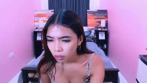 Snapshot of miasmith09 chatting on April 30, 2026, 4:19 am Pau and jence online show from April 30, 2026, 4:19 am