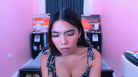 Snapshot of miasmith09 chatting on May 9, 2026, 1:44 am Pau and jence online show from May 9, 2026, 1:44 am