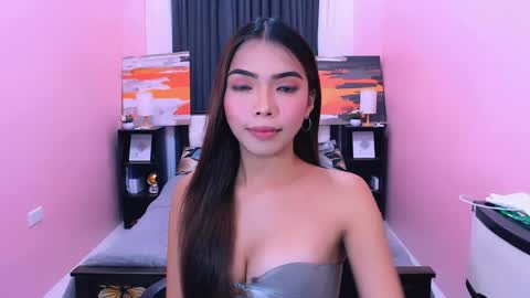 Snapshot of miasmith09 chatting on May 10, 2026, 2:28 am Pau and jence online show from May 10, 2026, 2:28 am