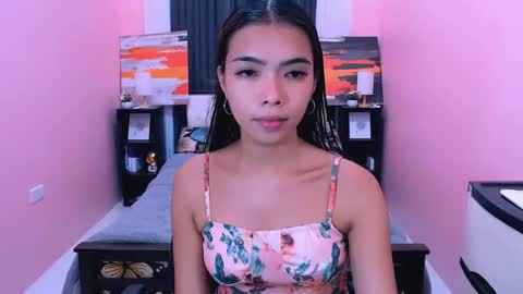 Snapshot of miasmith09 chatting on May 11, 2026, 11:16 am Pau and jence online show from May 11, 2026, 11:16 am
