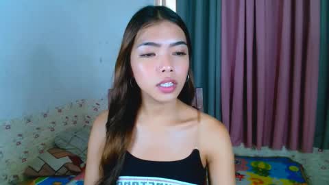 Snapshot of miasmith09 chatting on May 18, 2026, 4:29 am Pau and jence online show from May 18, 2026, 4:29 am