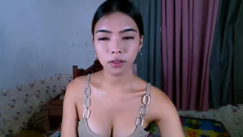 Snapshot of miasmith09 chatting on May 23, 2026, 1:33 am Pau and jence online show from May 23, 2026, 1:33 am