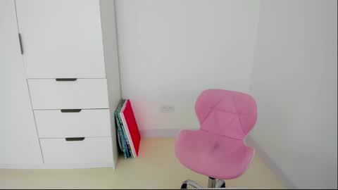 miastripdance online show from April 22, 2026, 10:17 am