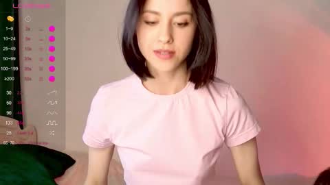 Mia online show from November 5, 2025, 6:35 am