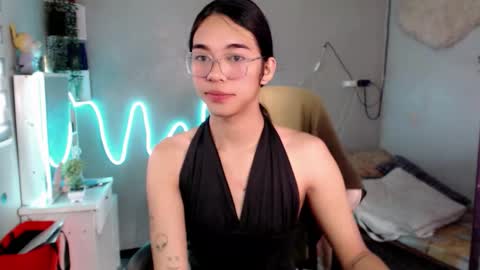 Mia online show from February 19, 2026, 3:24 am