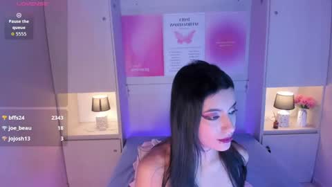 Snapshot of miaturnerr_ chatting on June 5, 2026, 6:52 am miaturnerr_ online show from June 5, 2026, 6:52 am