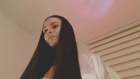 Mia online show from March 6, 2025, 12:00 am