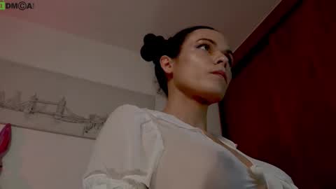 Mia online show from October 12, 2025, 1:54 pm