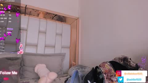 Mia Villalobos online show from December 27, 2024, 1:28 pm