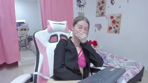 Snapshot of miavolkova_ chatting on January 14, 2025, 5:30 am  Chloe  online show from January 14, 2025, 5:30 am