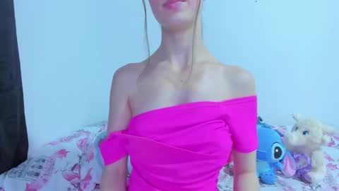 Snapshot of miavolkova_ chatting on February 7, 2025, 12:42 am  Chloe  online show from February 7, 2025, 12:42 am