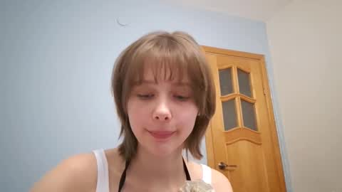 Snapshot of micasulejmanovski chatting on October 13, 2025, 5:35 pm Luna online show from October 13, 2025, 5:35 pm