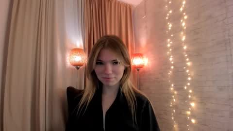 MichaelaFoxx online show from November 10, 2025, 11:53 am