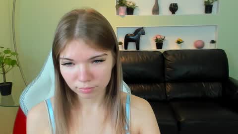 michafox online show from April 7, 2026, 1:00 pm