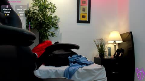 michel_lopez18 online show from September 13, 2025, 11:10 am