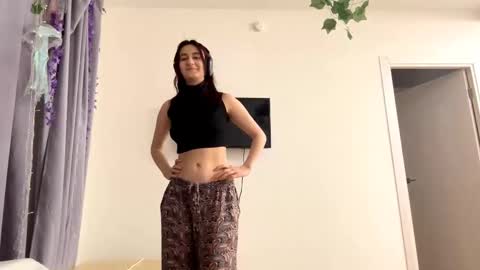 Snapshot of michelinacaneza chatting on January 7, 2026, 12:35 am Mary online show from January 7, 2026, 12:35 am