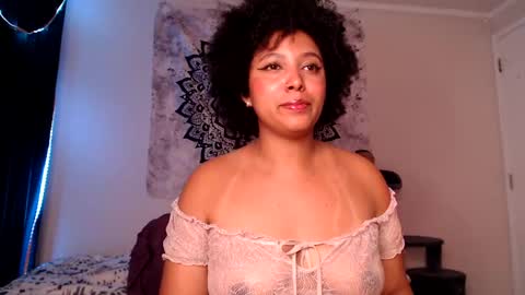 Snapshot of michell_bling chatting on January 13, 2025, 7:21 am Michi online show from January 13, 2025, 7:21 am