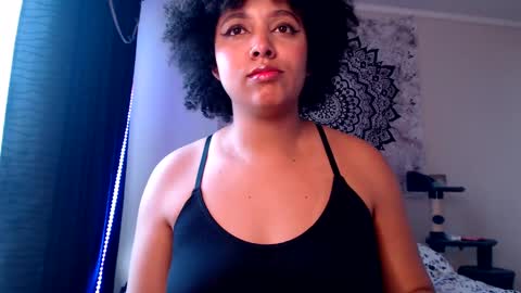 Snapshot of michell_bling chatting on February 4, 2025, 10:13 pm Michi online show from February 4, 2025, 10:13 pm