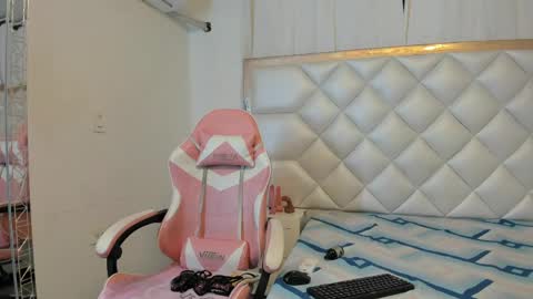 michelleblair1 online show from April 20, 2026, 12:52 pm