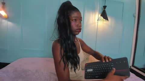 michellepose online show from November 28, 2025, 12:08 pm