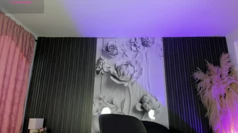 Snapshot of michellepreston_ chatting on April 23, 2026, 12:04 pm michellepreston_ online show from April 23, 2026, 12:04 pm