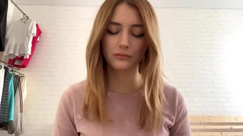 Jenny online show from May 5, 2026, 8:33 am
