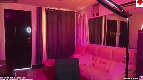 Mickey online show from October 18, 2025, 3:42 am