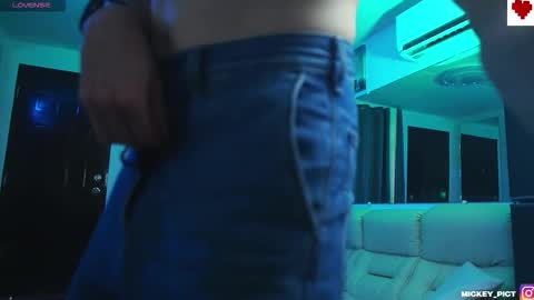 Mickey online show from October 30, 2025, 6:48 am