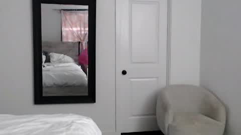 Snapshot of mickeynhayzel chatting on May 1, 2026, 11:42 pm mickeynhayzel online show from May 1, 2026, 11:42 pm