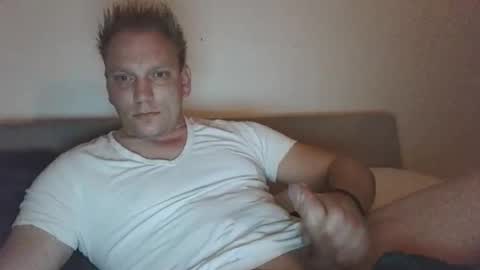 mickkxl online show from December 3, 2024, 7:44 pm