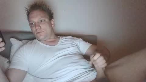 mickkxl online show from December 30, 2024, 9:48 am