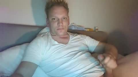 mickkxl online show from January 15, 2025, 8:16 pm