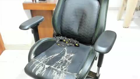 Snapshot of microfama00 chatting on February 3, 2026, 4:32 am microfama00 online show from February 3, 2026, 4:32 am