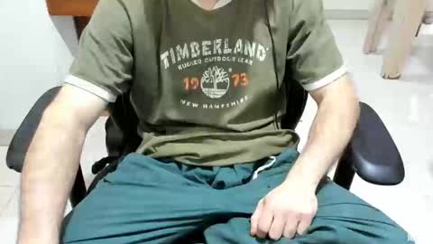 Snapshot of microfama00 chatting on February 4, 2026, 7:47 am microfama00 online show from February 4, 2026, 7:47 am