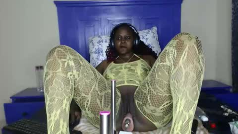 midnight_bloom online show from November 12, 2025, 3:18 am