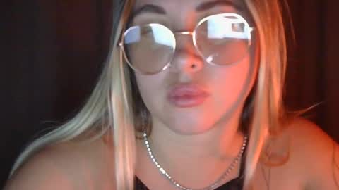 Snapshot of midnight_lace1 chatting on July 16, 2026, 6:03 pm Midnight lace1 online show from July 16, 2026, 6:03 pm