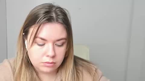 Mariana online show from November 14, 2025, 12:37 pm