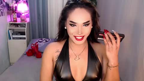 Snapshot of midnightraven27 chatting on December 21, 2024, 2:58 pm Dont forget to follow online show from December 21, 2024, 2:58 pm