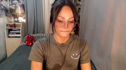 Snapshot of midnightraven27 chatting on September 20, 2025, 10:27 am Dont forget to follow online show from September 20, 2025, 10:27 am