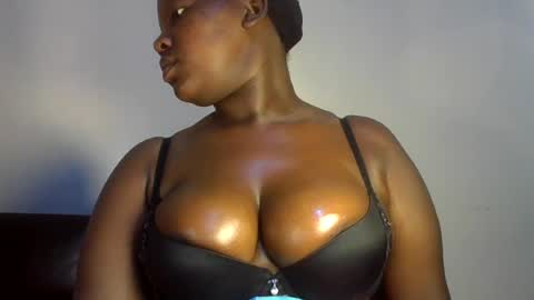 midnightt_curves online show from June 18, 2026, 8:25 am